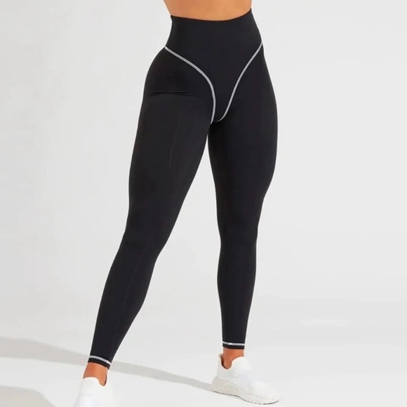 Buffbunny Collection Pants - BuffBunny Onyx Black White Contrast Samba High-Waisted Leggings Size Small